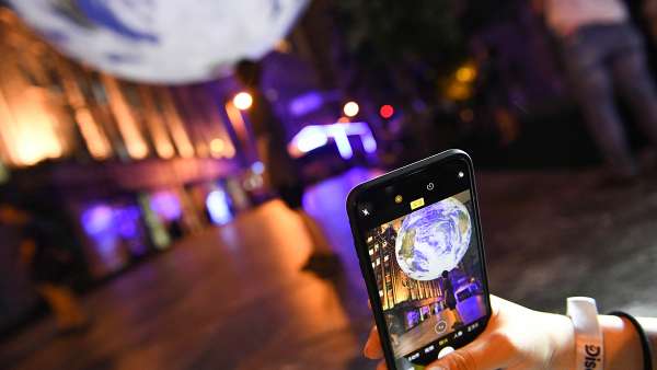 外灘“Discovery太空周”實(shí)境體驗(yàn)藝術(shù)會(huì)展活動(dòng)視覺沖擊太震撼心靈了