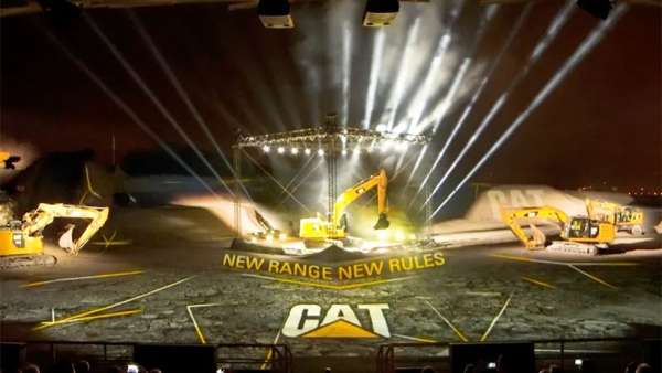 挖掘機(jī)產(chǎn)品發(fā)布會(huì)活動(dòng)就是怎么霸氣怎么來(lái)，戶外沙箱嘆為觀止