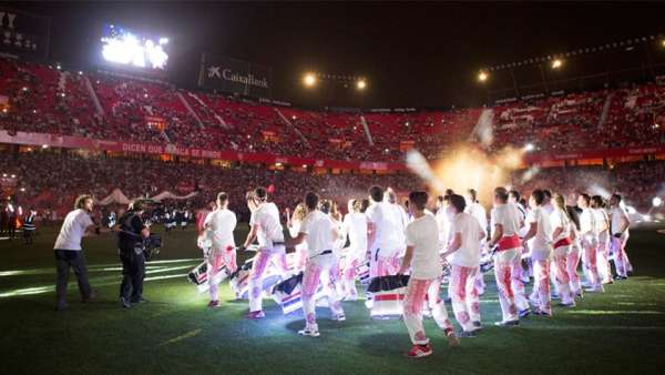 冠軍球隊(duì)?wèi)c典活動(dòng)派對(duì)就該這般空前和充滿驚喜的視聽(tīng)奇觀