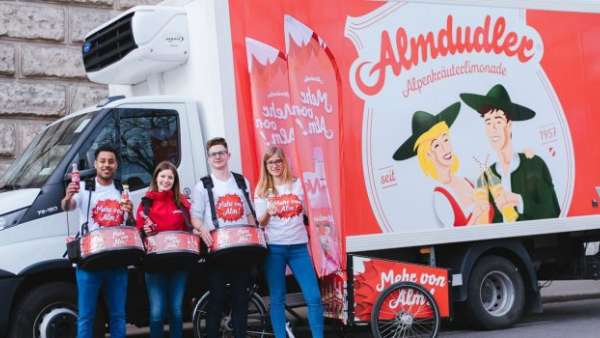 低成本的街頭快閃式的飲料推廣活動策劃更受品牌方深愛