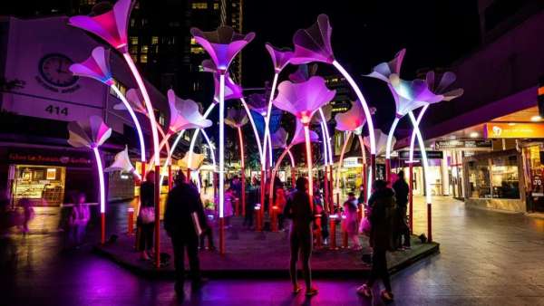 藝術展覽活動裝置留聲機，用巨大的“喇叭花”激活你安靜的夜晚