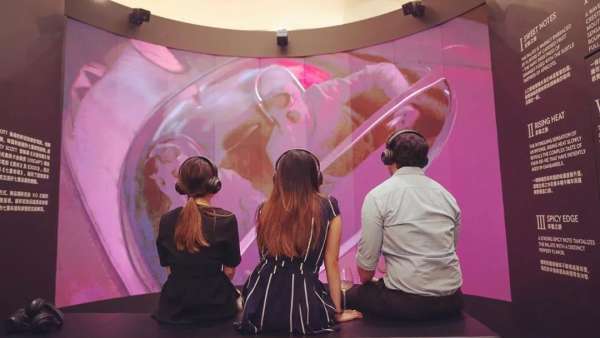 不同的創(chuàng)意視角和感官體驗(yàn)，這個(gè)藝術(shù)快閃展覽活動(dòng)詮釋了七重品鑒體驗(yàn)