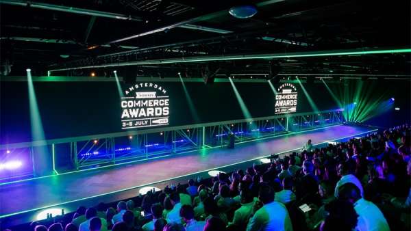 喜力商業(yè)周策劃了一系列交流互動展覽活動，炫酷派對活動更是嗨翻天