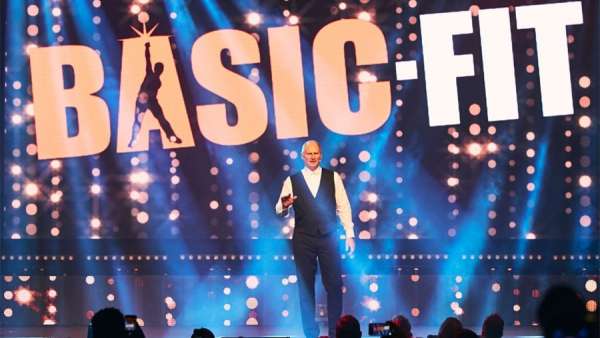 健身品牌分店開業(yè)慶典活動把碼頭倉庫策劃成夜總會，太潮酷了