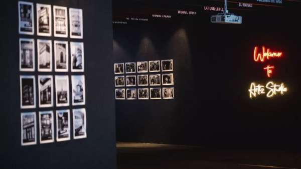 快閃式婚紗藝術(shù)展覽活動(dòng)策劃的主題場景完美COPY了巴黎時(shí)尚藝術(shù)