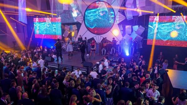 火速圍觀！晚會慶典活動策劃現(xiàn)場，連夜王都被招來當調(diào)酒師了