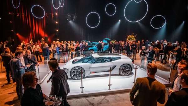 全電動(dòng)汽車新品發(fā)布活動(dòng)策劃用一段簡短的視頻展開了成功的幻想