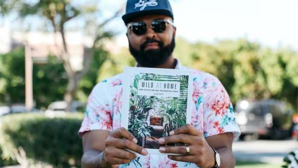 這場泳池派對活動策劃的品牌烙印太強了，門頭設(shè)計直呼品牌效應(yīng)