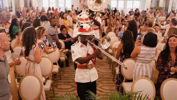 婚禮峰會活動策劃的開場更像是慶典活動，滿滿的音樂娛樂