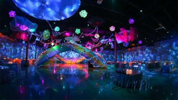 霓虹燈主題派對(duì)活動(dòng)策劃的這個(gè)神奇空間分外美麗和夢(mèng)幻