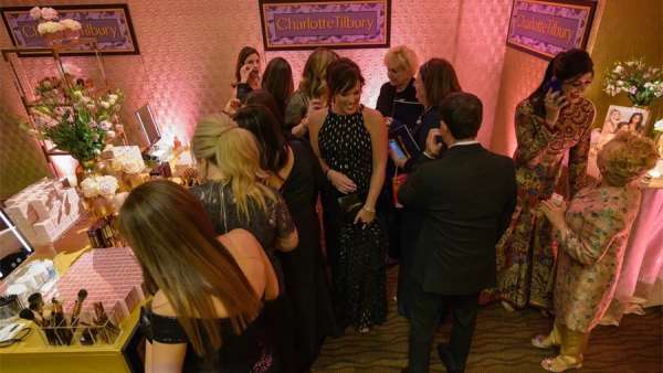 這屆的金球獎(jiǎng)慶功晚宴活動(dòng)星光熠熠，再次震撼了洛杉磯