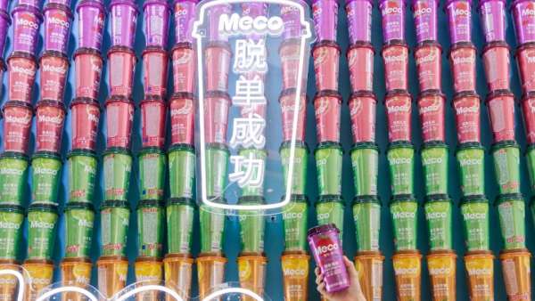 Meco快閃展覽活動(dòng)用10000杯果汁茶打造的芯愿主題墻，顏值爆表