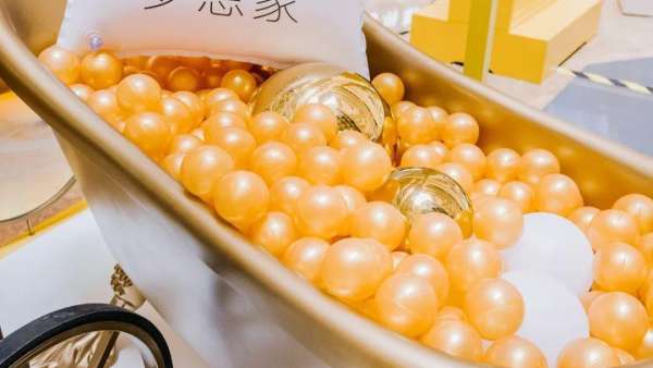 魔都快閃店活動(dòng)策劃了一場(chǎng)“入職”打卡的幸福家庭品牌跨界聯(lián)展