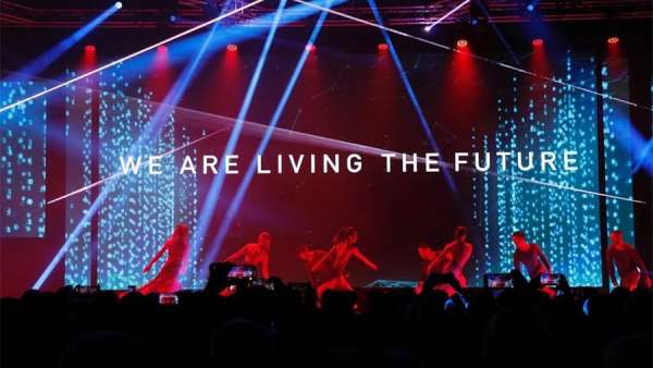 中東歐國家創(chuàng)新合作大會活動策劃的這個沉浸式走廊太美了