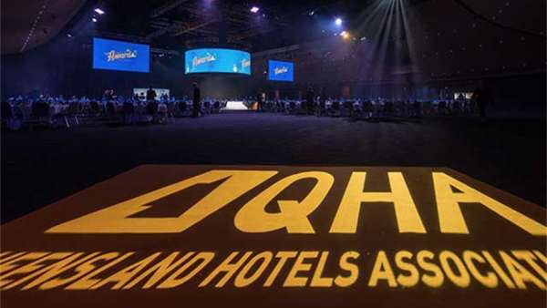 行業(yè)協(xié)會頒獎活動策劃的2.5噸圓形LED屏幕成了活動的視覺中心