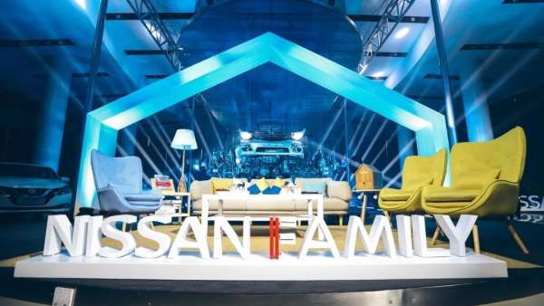 具有綜藝感的車企直播活動策劃了一座“溫馨滿屋”，好看又好玩