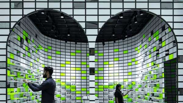 Opium在機場里的弧形結(jié)構(gòu)快閃店展覽活動也太吸睛了吧，打CALL