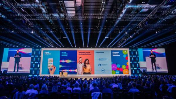 最美行業(yè)活動策劃Xero大會，舞臺上RGB燈珠視覺效果杠杠