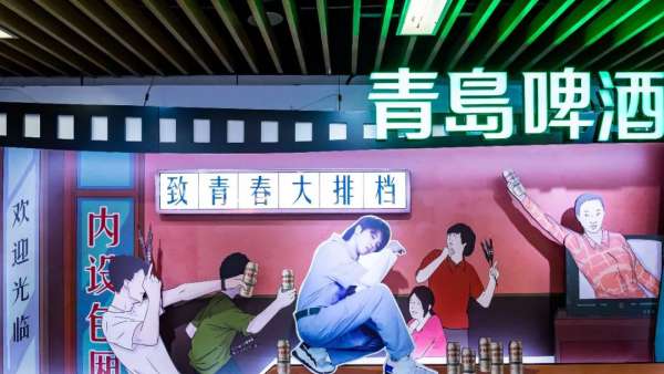 徐家匯驚現(xiàn)跨時(shí)代干杯時(shí)尚影展活動(dòng)，系列策劃開啟穿越大片