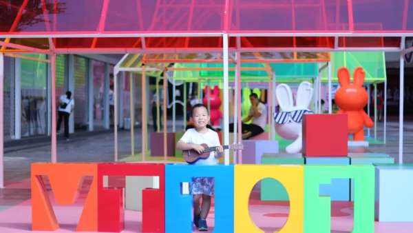 夏日彩虹藝術(shù)展覽活動(dòng)裝飾顛覆你對(duì)夏日的全新認(rèn)知