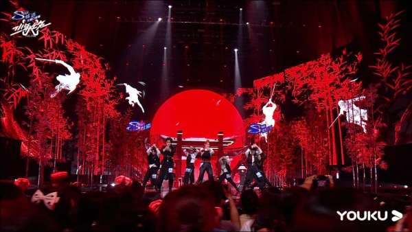 綜藝活動策劃的視覺創(chuàng)作與其它元素巧妙搭配，立馬升華了節(jié)目效果