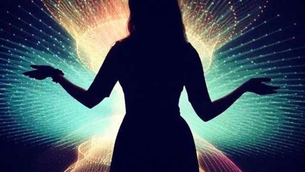 聽說這個時空交互式展覽活動策劃的裝置看起來像膜的洞穴