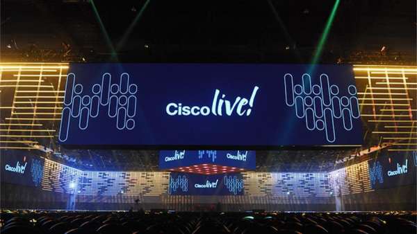 思科直播的大客戶活動(dòng)策劃的這個(gè)漂浮的巨大立方體太令人驚嘆了