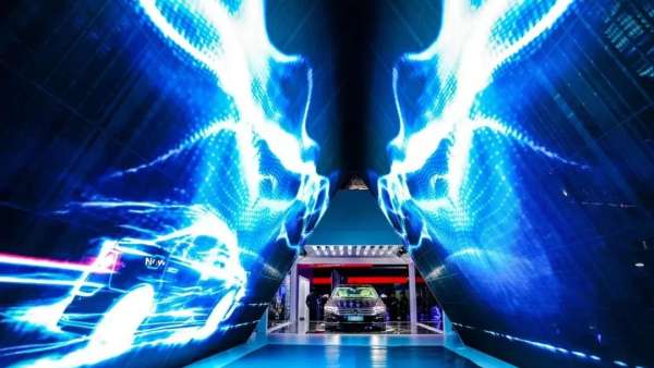 新輝昂空懸概念快閃展覽活動策劃的空懸隧道體驗感超贊