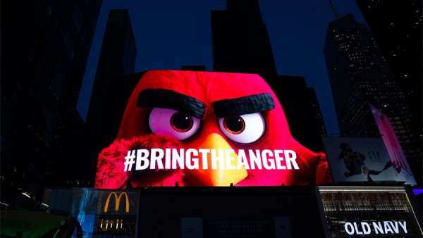 憤怒的小鳥十周年慶典活動策劃了一臺完美的“出氣”機(jī)