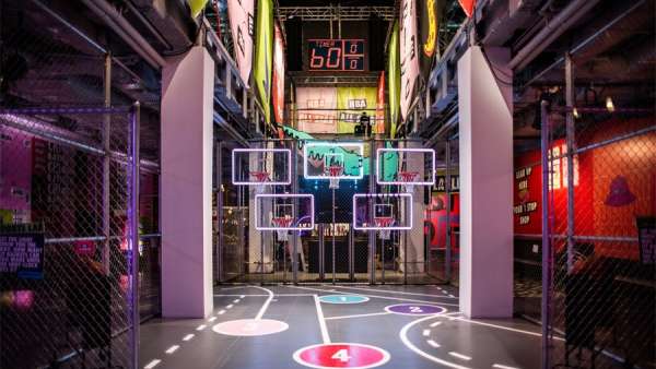 耐克Kids的品牌體驗(yàn)活動(dòng)策劃了一個(gè)以游戲?yàn)橹行牡幕@球線下活動(dòng)