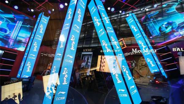 聽說國潮代表李寧辦了一場會蹦迪的快閃店活動策劃，酷！