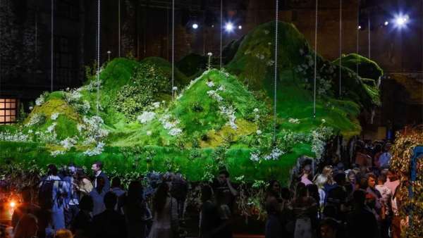 這場夏至慶祝派對(duì)活動(dòng)策劃的「奇異的花園幻想」裝置太美了