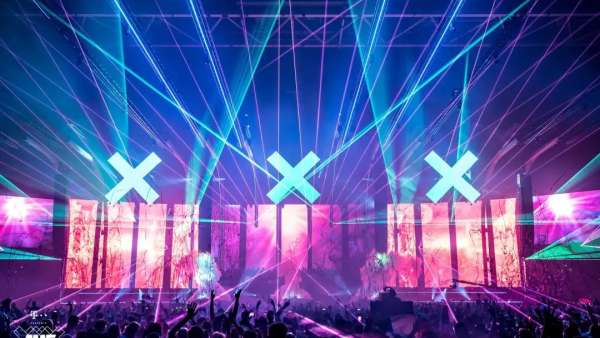 荷蘭AMF音樂(lè)盛典活動(dòng)策劃的舞美設(shè)計(jì)革新，X品牌符號(hào)深入人心
