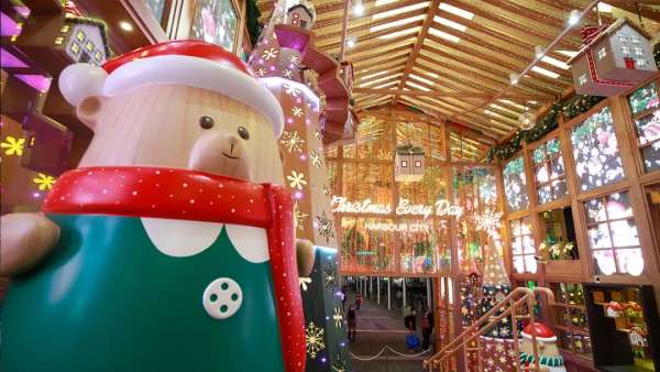 海港城圣誕藝術(shù)展覽活動(dòng)策劃精心推出慈善圣誕熊，滿滿正能量