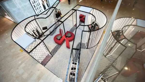 潮奢品牌RARE快閃活動策劃黑白撞色搭建了冷暖平衡的藝術(shù)感