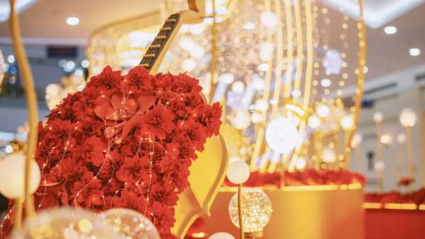 音樂(lè)元素結(jié)合燈光打造的圣誕派對(duì)活動(dòng)策劃華麗麗的，樂(lè)在發(fā)生