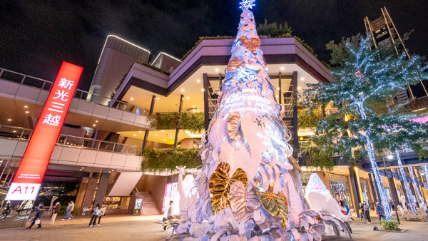 XMAS耶誕奇幻之森主題圣誕活動策劃美陳設(shè)計，17米雪白圣誕樹超美