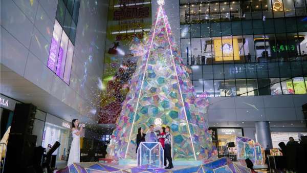 廈門SM幻彩圣誕主題展覽活動策劃16米寶石般圣誕樹閃閃惹人愛
