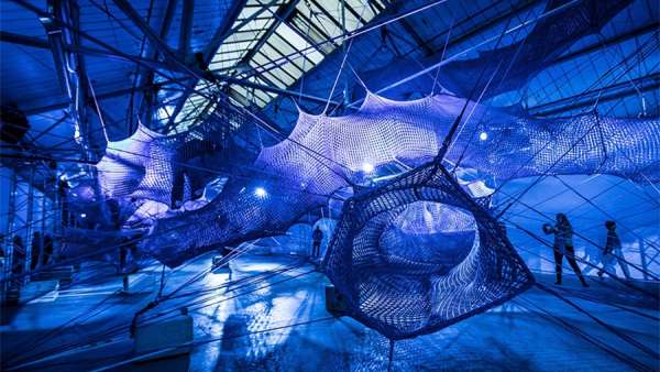 尼森系列手袋沉浸式藝術(shù)發(fā)布活動策劃的「編織」裝置太壯觀了