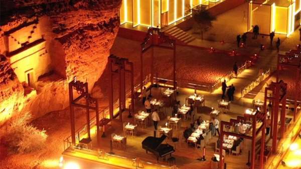 沙特阿拉伯這家餐廳的開業(yè)活動策劃竟是在考古遺址舉辦，忒獨(dú)特了