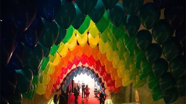 慈善主題派對活動策劃了很多奢侈品牌游樂展位，既好玩又有趣