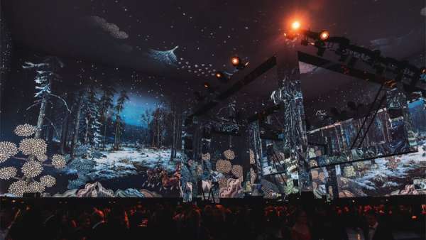 愛馬仕莫斯科旗艦店開業(yè)派對活動策劃了一個立方體的魔法森林