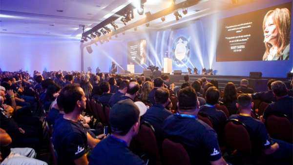 年度藍鉆大會活動策劃純藍色的設計是質量、安全和經濟的代名詞