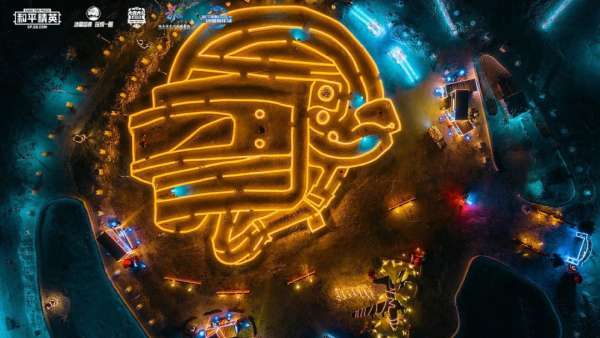 和平精英超級IP冰雪盛典活動(dòng)策劃再造3000㎡實(shí)景雪迷宮