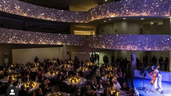 古根海姆國(guó)際慶典活動(dòng)策劃以派對(duì)拉開了序幕，用經(jīng)典致敬神奇