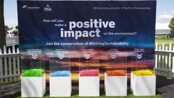 環(huán)保激活活動策劃制作了5萬個彩色高爾夫球座，幫助地球的形式很新穎