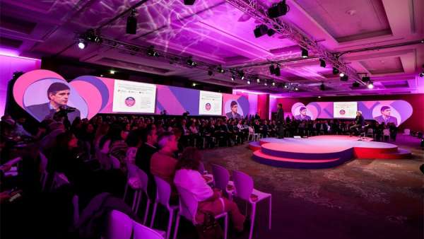 「引領心臟」活動策劃的重疊的心一語雙關，直點主題