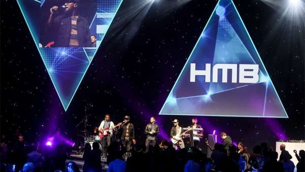 達(dá)美咖啡年會(huì)員工活動(dòng)策劃以未來(lái)科幻為主題，還有D.I.Y.變裝秀呢