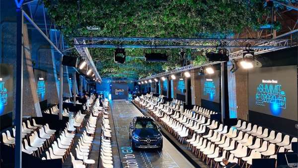 奔馳的員工峰會活動策劃上，貫穿式的舞臺設計讓距離更近了