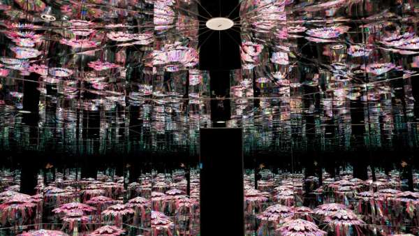 「沒(méi)有足夠的距離—跨界潮流藝術(shù)展」活動(dòng)策劃開(kāi)始出圈弄潮兒了